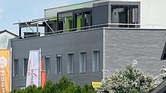 Sonnenschutz Praschl aus St. Georgen am Steinfelde - Dachterrasse mit Pergola